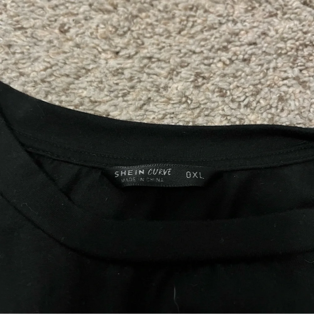 TEE - Picture 4 of 4